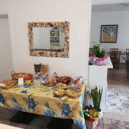 Albergo Elena Garni Caorle Exterior foto