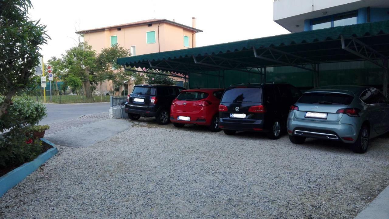 Albergo Elena Garni Caorle Exterior foto